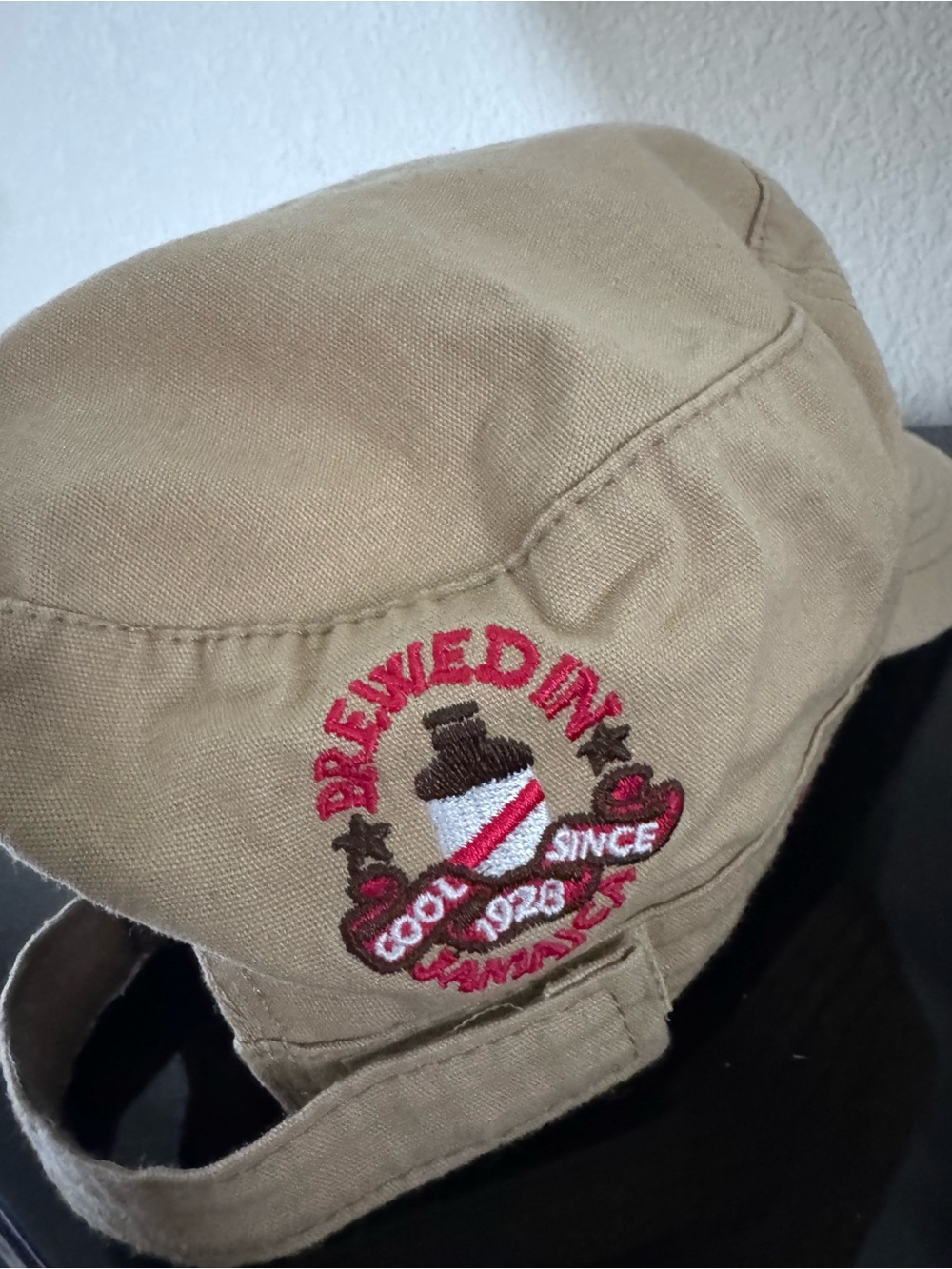RED STRIPE HAT - Picture 4 of 7